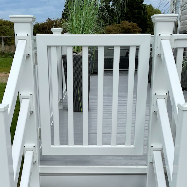 Caravan clearance baby gate